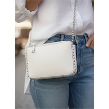 Sevmine Beyaz Metalik Zincirli Mini Clutch Çanta – Taş ve Boncuk Işlemeli Lüks Portföy ( 14X24 cm )