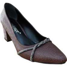 Bilener 450 Bayan Kapalı Taşlı Kısa Kalın Ökçeli Stiletto Ayakkabı Kahve