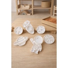 Rami Montessori Beyaz Uzay Temalı Duyusal Oyun Seti – Astronot, Roket, Gezegenler