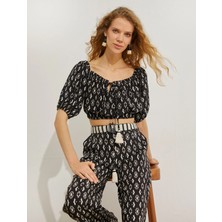 Koton Crop Bluz Etnik Baskılı Lastik Detaylı