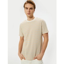 Koton Basic Tişört Bisiklet Yaka Rahat Kesim Dokulu Viskon Karışımlı - Koton - 5WAM10061HK - Deve Tüyü Çizgili - S