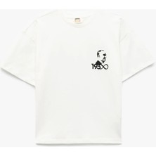 Koton Pamuklu Kısa Kollu Bisiklet Yaka Mustafa Kemal Atatürk Nakışlı Tişört