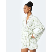 Koton Pamuklu Astarlı Nakış Detaylı Çiçekli Fisto Şort