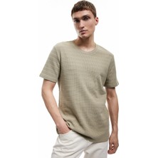 Koton Bisiklet Yaka Dokulu Kısa Kollu Pamuklu Slim Fit Tişört
