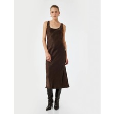 Koton Slim Fit Kolsuz U Yaka Kalın Askılı Uzun Saten Elbise