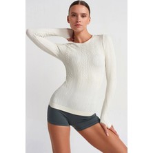 COMEUP Saç Örgü Desenli Parmak Geçme Detaylı Spor Üst Fildişi Beyazı