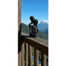 Doğal Havalı Tasarımıyla Siyah Sarılan Sevgililer  Sonsuz Kucaklaşma