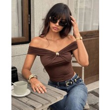 Esila Moda Kadın Kahverengi Aksesuar Detay Bluz