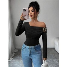 Esila Moda Kadın Siyah Tek Omuz Aksesuar Detay Bluz