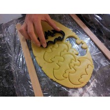 Talaşoğlu Batman Logolu Kurabiye Kalıbı - Kahraman Temalı Mutfak Gereci