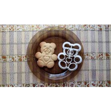 Talaşoğlu Kalp Tutan Ayıcık Kurabiye Kalıbı - Gıdaya Uygun Dayanıklı Pet-G