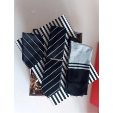 Erkek Premium 4'lü Şıklık Seti 6 : Kravat, Mendil, Iğne ve Çorap - Özel Hediye Kutulu