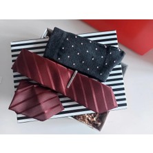 Erkek Premium 4'lü Şıklık Seti 9 : Kravat, Mendil, Iğne ve Çorap - Özel Hediye Kutulu