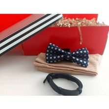 Erkek Hediye Seti Modern Şıklık 10 : Desenli Papyon, Çorap ve Deri Bileklik