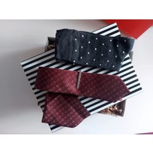 Erkek Premium 4'lü Şıklık Seti 10 : Kravat, Mendil, Iğne ve Çorap - Özel Hediye Kutulu