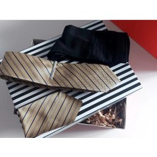 Erkek Premium 4'lü Şıklık Seti 1 : Kravat, Mendil, Iğne ve Çorap - Özel Hediye Kutulu