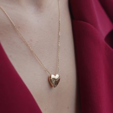 İzgi Saklı Kırmızı Kalp Kolye