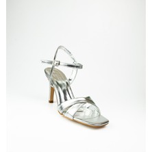 Babalı Miss Park Moda 2002 Çapraz Bantlı Topuklu Ayakkabı Gümüş