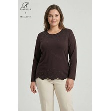 Ravencia Kadın Yıldız Desenli Yaka ve Etek Taşlı Işlemeli Yırtmaçlı Likralı Anne Penye Bluz