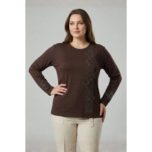 Ravencia Kadın Şerit Desenli Yaka ve Etek Taşlı Işlemeli Yırtmaçlı Likralı Anne Penye Bluz