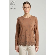 Ravencia Kadın Halka Desenli Yaka ve Etek Taşlı Işlemeli Yırtmaçlı Likralı Anne Penye Bluz