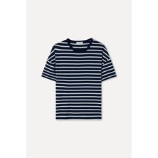 Kadın Lacivert Çizgili Oversize Bisiklet Yaka T-Shirt