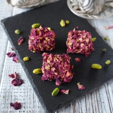 Lokumbox Gül Yapraklı Güllü Antep Fıstıklı Lokum 500 Gr.