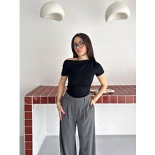 Esila Moda Kadın Siyah Kısa Kollu Tek Omuz Bluz