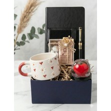 Çok Biz YENİ İŞ TEBRİK ,SEVGİLİLER GÜNÜ .DOĞUM GÜNÜ,ANNELER GÜNÜ,ARKADAŞA HEDİYE KUTUSU;YENİ BAŞLANGIÇ AJANDA,KALEM,KUPA,TÜRK KAHVESİ,KIRMIZI KÜRE