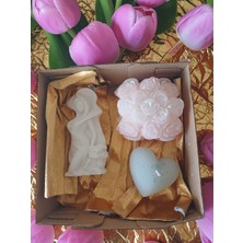 Doğal Zarafetin Sanatla Buluşması: El Yapımı Dekoratif Tasarım Mum Biblo Seti