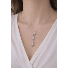 Nati Co Zirkon Taşlı Gümüş Renk Yıldız Sallantılı Çelik Kolye – Zarif ve Şık Tasarım