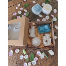 Doğal El Yapımı Mavi uyuyan bebek Kokulu Mum ve beyaz 3 Adet Biblo Seti