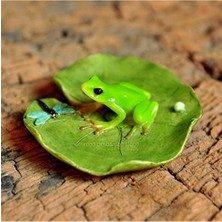 MarkEntegra Lotus Yaprağı Figürü Üzerinde Kurbağa ve Yusufçuk, Yeşil