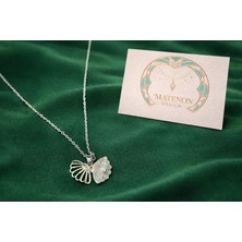 Matenon Design Inci Detaylı Deniz Kabuğu Kolye – Zarif ve Işıltılı Tasarım