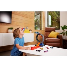 MarkEntegra Dinamik Lastik Döngü Saldırı Oyun Seti ve 1:64 Ölçekli Araba