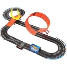 MarkEntegra 4,9m Uzunlukta Yarış Pisti - Iki Adet 1:43 Ölçekli Araba ile