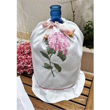 Pembe Ortanca Damacana ile Ferah ve Şık Su Sunumu