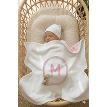 Messido Plus Çift Taraflı - Interlok Bebek Battaniyesi 80X80CM - Çemberde Sevimli Tavşan Harf Serisi - M Harfi