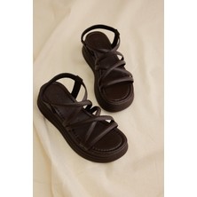 Tonny Black Kadın Kahve Rahat Kalıp Yüksek Taban Çapraz Sandalet