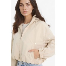 DeFacto Su Geçirmez Regular Fit Kapüşonlu Fermuarlı Crop Mont E8625AX25AU
