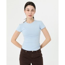 Ayma Active Kadın Bebek Mavisi EcoVero™ Viskoz Bisiklet Yaka Kısa Kollu Logo Detaylı Basic T-shirt