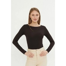 Irmak Kerekli Kadın Kayık Yaka Basic Uzun Kollu Body Likralı Bluz  Viskon Body 160 Kahverengi