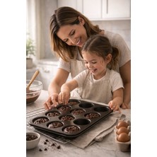 Siyah 12'li Muffin Kek Kalıbı 26X38 Cm, Pratik ve Şık Tasarım