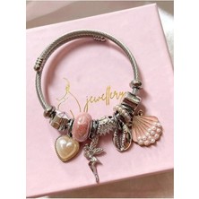 Gümüş Renk Pembe Deniz Kabuğu Charmlı Çelik Bileklik