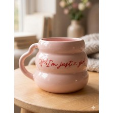 Palto Tasarım I Am Just A Girl! Baskılı El Yapımı Krem Parlak Pembe Bubble Kupa - El Işçiliği Hediyelik Kupa