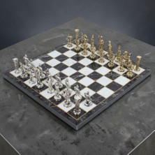 Elifeshop Lüks Metal Satranç Takımı Krom Kaplama Roma Ordusu Temalı Figürler – Siyah Mermer Desenli Tahta