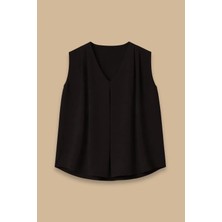 Seçil Kadın V Yaka Kolsuz Bluz - Siyah