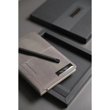 Locko Kişiye Özel Kutulu Gri Vegan Deri Telefon Cepli Defter 224 Sayfa Kalemli Isimlikli