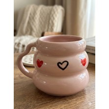 Palto Tasarım Kırmızı Siyah Kalpler Kurdele Tasarımlı El Yapımı Krem Parlak Pembe Bubble Kupa - El Işçiliği Hediyelik Kupa