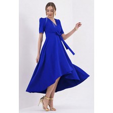 Ruris Saks Mavi Kruvaze Yaka Asimetrik Sarmal Etek Kısa Kollu Kuşaklı Midi Boy Abiye Mezuniyet Elbisesi